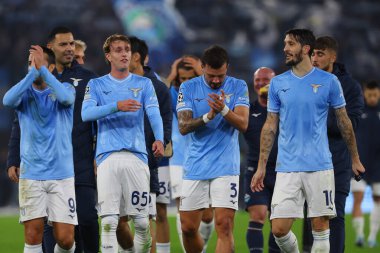 Roma, İtalya 07.11.2023: Lazio oyuncuları Uefa Şampiyonlar Ligi 2023-2024, E grubu, SS Lazio ile Feyenoord arasındaki Roma Olimpiyat Stadyumu 'nda 1-0' lık galibiyetini kutladılar..