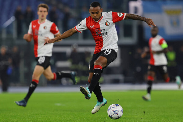 Рим, Италия 07.11.2023: Игорь Пайксао из Фейеноорда в действии во время футбольной лиги чемпионов УЕФА 2023 / 2024, группа Е, между SS Lazio и Feyenoord на Олимпийском стадионе в Риме.