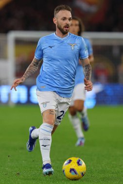 Roma, İtalya 12.11.2023: Lazio 'lu Manuel Lazzari İtalya Serie A TIM 2023-2024 12 gün boyunca Roma' daki Olimpiyat Stadyumu 'nda SS Lazio' nun AS Roma 'ya karşı oynadığı derbi futbol karşılaşmasında görev aldı..