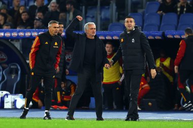 Roma, İtalya 12.11.2023: Jose Mourinho Roma teknik direktörü İtalya Serie A TIM 2023-2024 12 gün süren derbi maçı sırasında Roma Olimpiyat Stadyumu 'nda SS Lazio' ya karşı AS Roma.