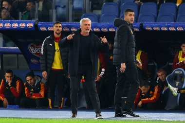 Roma, İtalya 12.11.2023: Jose Mourinho Roma teknik direktörü İtalya Serie A TIM 2023-2024 12 gün süren derbi maçı sırasında Roma Olimpiyat Stadyumu 'nda SS Lazio' ya karşı AS Roma.