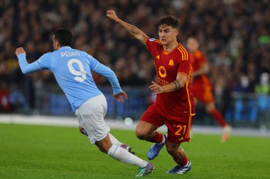Roma, İtalya 12.11.2023: Romanlı Paulo Dybala, İtalya 'daki Serie A TIM 2023-2024 futbol karşılaşması sırasında Lazio Roma' daki Olimpiyat Stadyumu 'nda SS Lazio' ya karşı AS Roma.