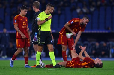 Roma, İtalya 12.11.2023: İtalya Serie A TIM 2023-2024 sezonunda Roma 'daki Olimpiyat Stadyumu' nda oynanan SS Lazio-AS Roma maçında Edoardo Bove yaralandı.