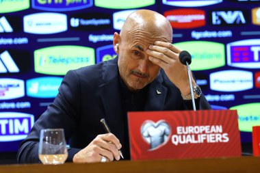 Roma, İtalya 16.11.2023: İtalyan teknik direktör Luciano Spalletti basın toplantısında. 1. Gün, UEFA EURO 2024 futbol karşılaşmasından önce, Avrupa Kalifiye Heyeti Roma 'daki OLYMPIC STADIUM' da İtalya ile Kuzey Makedonya 'ya karşı 