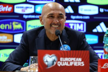 Roma, İtalya 16.11.2023: İtalyan teknik direktör Luciano Spalletti basın toplantısında. 1. Gün, UEFA EURO 2024 futbol karşılaşmasından önce, Avrupa Kalifiye Heyeti Roma 'daki OLYMPIC STADIUM' da İtalya ile Kuzey Makedonya 'ya karşı 