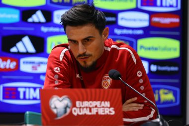 Roma, İtalya 16.11.2023: Basın toplantısı sırasında Eljif Elmas. 1. Gün, UEFA EURO 2024 futbol karşılaşmasından önce, Avrupa Kalifiye Heyeti Roma 'daki OLYMPIC STADIUM' da İtalya ile Kuzey Makedonya 'ya karşı 