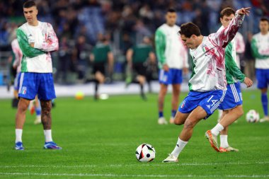 Roma, İtalya 17.11.2023: İtalyan Federico Chiesa futbol maçı UEFA EURO 2024, Avrupalı EURO, C grubu, İtalya Kuzey Makedonya 'ya karşı Roma' daki OLYMPIC STADIUM maçından önce ısındı 