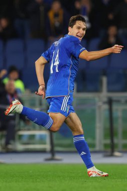 Roma, İtalya 17.11.2023: İtalyan Federico Chiesa UEFA EURO 2024, Avrupa Kalifiye Grubu, C grubu, İtalya Kuzey Makedonya 'ya karşı Roma' da oynanan OLMPIC STADIUM maçında golü attı ve takımla birlikte kutladı. 