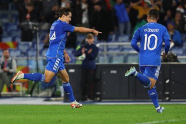 Roma, İtalya 17.11.2023: İtalyan Federico Chiesa UEFA EURO 2024, Avrupa Kalifiye Grubu, C grubu, İtalya Kuzey Makedonya 'ya karşı Roma' da oynanan OLMPIC STADIUM maçında golü attı ve takımla birlikte kutladı. 