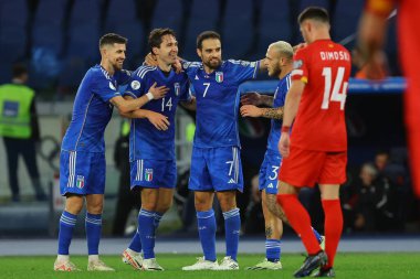 Roma, İtalya 17.11.2023: İtalyan Federico Chiesa UEFA EURO 2024, Avrupa Kalifiye Grubu, C grubu, İtalya Kuzey Makedonya 'ya karşı Roma' da oynanan OLMPIC STADIUM maçında golü attı ve takımla birlikte kutladı. 