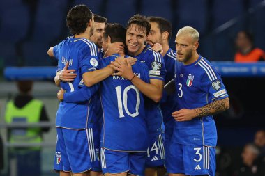 Roma, İtalya 17.11.2023: İtalyan Federico Chiesa UEFA EURO 2024, Avrupa Kalifiye Grubu, C grubu, İtalya Kuzey Makedonya 'ya karşı Roma' da oynanan OLMPIC STADIUM maçında golü attı ve takımla birlikte kutladı. 