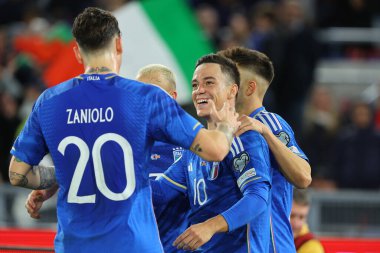 Roma, İtalya 17.11.2023: İtalyan Giacomo Raspadori golü attı ve UEFA EURO 2024, Avrupalı EURO, C grubu, Roma 'daki OLYMPIC STADIUM' da İtalya 'ya karşı Kuzey Makedonya maçında takımla birlikte kutladı. 