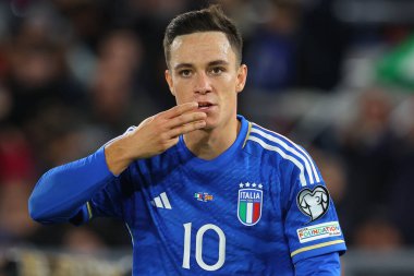 Roma, İtalya 17.11.2023: İtalyan Giacomo Raspadori golü attı ve UEFA EURO 2024, Avrupalı EURO, C grubu, Roma 'daki OLYMPIC STADIUM' da İtalya 'ya karşı Kuzey Makedonya maçında takımla birlikte kutladı. 