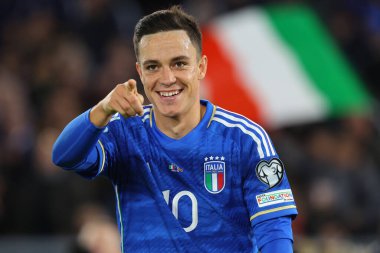 Roma, İtalya 17.11.2023: İtalyan Giacomo Raspadori golü attı ve UEFA EURO 2024, Avrupalı EURO, C grubu, Roma 'daki OLYMPIC STADIUM' da İtalya 'ya karşı Kuzey Makedonya maçında takımla birlikte kutladı. 