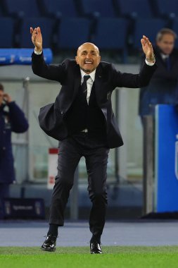 Roma, İtalya 17.11.2023: Luciano Spalletti teknik direktörü İtalya UEFA EURO 2024, Avrupa Kalifiye Grubu, C grubu, İtalya OLYMPIC STADIUM 'da Kuzey Makedonya' ya karşı Roma 'da oynanan maçta yedek kulübesinde bağırıyor ve jestler yapıyor. 