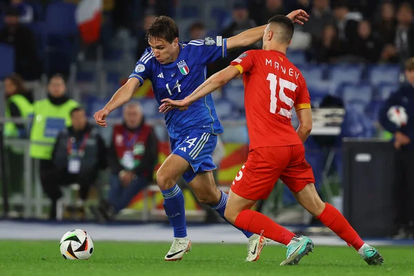 Roma, İtalya 17.11.2023: İtalyan Federico Chiesa UEFA EURO 2024, Avrupa Kalifiye Grubu, C grubu, İtalya Kuzey Makedonya 'ya karşı Roma' da oynanan OLMPIC STADIUM maçında golü attı ve takımla birlikte kutladı. 
