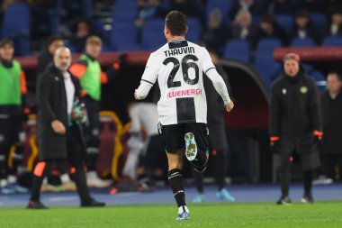 Roma, İtalya 26.11.2023: Udinese 'li Florian Thauvin 1-1 gol attı ve İtalya Serisi A TIM 2023-2024 sezonunda Roma' daki Olimpiyat Stadyumu 'nda AS Roman ve Udinese Calcio arasında oynanan futbol karşılaşmasını takımla birlikte kutladı..