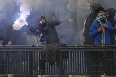 Roma, İtalya 28.11.2023: Uefa Şampiyonlar Ligi 2023-2024 futbol, grup E, SS Lazio ile Celtic Glasgow arasındaki maçtan önce Roma Olimpiyat Stadyumu 'nda duman bombaları atıldı.