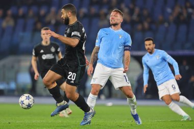 Roma, İtalya 28.11.2023: Celtic 'ten Cameron Carter-Vickers, Uefa Şampiyonlar Ligi 2023-2024 futbolu sırasında Lazio' dan Ciro Immobile, Roma 'daki Olympic Stadyumu' nda SS Lazio 'ya karşı Celtic Glasgow arasındaki E grubu.