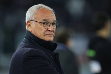 Roma, İtalya 02.12.2023: Claudio Ranieri İtalya Serie A TIM 2023-2024 futbol karşılaşması öncesinde Roma Olimpiyat Stadyumu 'nda SS Lazio-Cagliari Calcio karşılaşması arasında Cagliari teknik direktörü..
