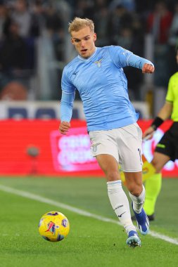Roma, İtalya 02.12.2023: Lazio 'dan Gustav Isaksen İtalya Serie A TiM 2023-2024 futbol karşılaşması sırasında, SS Lazio ile Cagliari Calcio arasında Roma Olimpiyat Stadyumu' nda oynanan karşılaşma..