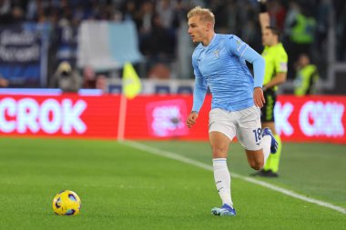 Roma, İtalya 02.12.2023: Lazio 'dan Gustav Isaksen İtalya Serie A TiM 2023-2024 futbol karşılaşması sırasında, SS Lazio ile Cagliari Calcio arasında Roma Olimpiyat Stadyumu' nda oynanan karşılaşma..