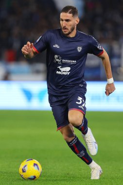 Roma, İtalya 02.12.2023: Cagliari 'li Paulo Azzi İtalya Serie A TIM 2023-2024 futbol karşılaşması sırasında SS Lazio ile Cagliari Calcio arasında Roma Olimpiyat Stadyumu' nda oynanan karşılaşmada.