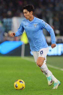 Roma, İtalya 02.12.2023: Lazio 'lu Daichi Kamada İtalya Serie A TIM 2023-2024 futbol karşılaşması sırasında, SS Lazio ile Cagliari Calcio arasında Roma Olimpiyat Stadyumu' nda oynanan karşılaşma..