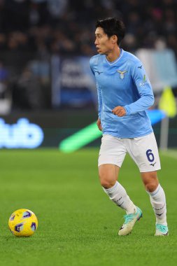 Roma, İtalya 02.12.2023: Lazio 'lu Daichi Kamada İtalya Serie A TIM 2023-2024 futbol karşılaşması sırasında, SS Lazio ile Cagliari Calcio arasında Roma Olimpiyat Stadyumu' nda oynanan karşılaşma..