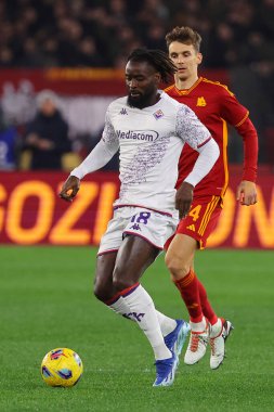 Roma, İtalya 10.12.2023: İtalya 'lı Nzola İtalya Serisi A TIM 2023-2024 futbol maçının 15. gününde Roma Olimpiyat Stadyumu' nda AS ROMA - AFC FIORENTINA.