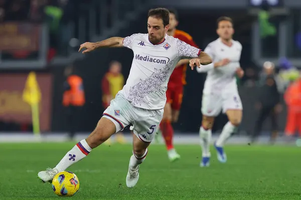 Roma, İtalya 10.12.2023: G. Bonaventura İtalya Serie A TIM 2023-2024 futbol maçının 15. gününde, AS ROMA 'nın AFC FIORENTINA' ya karşı Roma Olimpiyat Stadyumu 'nda mücadele etti..