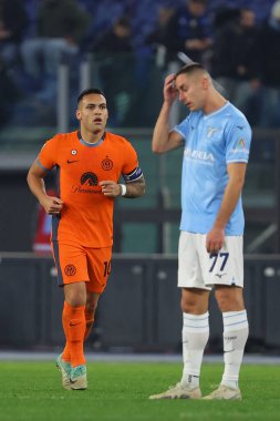 Roma, İtalya 17.12.2023: Inter 'den Lautaro Martinez golü attı ve İtalya Serie A TIM 2023-2024 futbol karşılaşması SS Lazio FC Internazionale ile Roma Olimpiyat Stadyumu' nda oynanan karşılaşmada takımla birlikte kutladı..