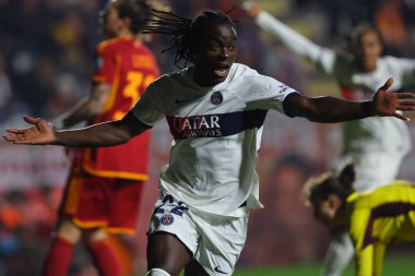 Roma, İtalya 20.12.2023: PSG 'li Chawinga. UEFA KADINLAR CHAMPIONS Ligi 2023-2024 futbol maçı AS ROMA-Paris Saint-Germain karşılaşmasını Roma 'daki tre fontane stadyumunda kutladı..