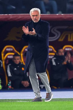 Roma, İtalya 23.12.2023: Jose Mourinho Roma Olimpiyat Stadyumu 'nda AS Roman Napoli' ye karşı oynanan İtalya Serie A TIM 2023-2024 Şampiyonası futbol karşılaşmasında Roma teknik direktörü.