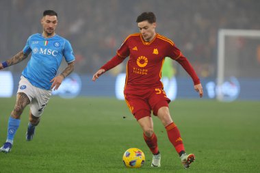 Roma, İtalya 23.12.2023: Napoli 'den Matteo Politano ve Roma' dan Nicola Zelewski, İtalya Serisi A TIM 2023-2024 Şampiyonası futbol karşılaşması sırasında Roma 'daki Olimpiyat Stadyumu' nda AS Roman Napoli 'ye karşı..