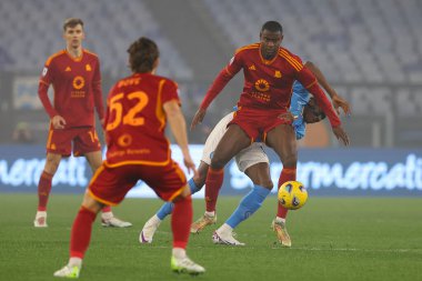 Roma, İtalya 23.12.2023: Roman Evan Ndicka İtalya Serisi A TIM 2023-2024 Şampiyonası 'nda Roma' daki Olimpiyat Stadyumu 'nda AS Romanlar Napoli' ye karşı oynadığı karşılaşmada görev başında.