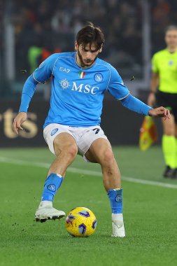 Roma, İtalya 23.12.2023: Napoli 'li Khvicha Kvaratskhelia İtalya Serie A TIM 2023-2024 Şampiyonluk maçı sırasında Roma' daki Olimpiyat Stadyumu 'nda AS Roman Napoli' ye karşı.