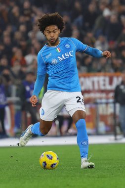 Roma, İtalya 23.12.2023: Napoli 'li Jens Cajuste İtalya Serisi A TIM 2023-2024 Şampiyonası' nda Roma 'daki Olimpiyat Stadyumu' nda AS Romanlar ve Napoli arasında oynanan karşılaşma sırasında eylem halindeydi..