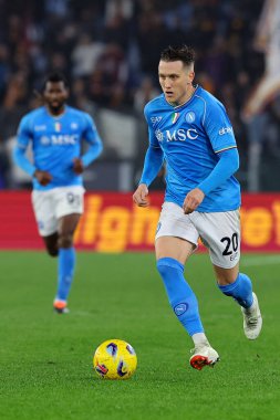 Roma, İtalya 23.12.2023: Napoli 'den Piotr Zielinski İtalya Serisi A TIM 2023-2024 Şampiyonluk maçı sırasında Roma' daki Olimpiyat Stadyumu 'nda AS Roman Napoli' ye karşı.