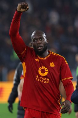 Roma, İtalya 23.12.2023: Romanyalı Romelu Lukaku, Roma 'daki Olimpiyat Stadyumu' nda AS Romanlar ve Napoli arasında oynanan İtalya Serisi A TIM 2023-2024 Şampiyonası futbol karşılaşmasının zaferini kutladı.