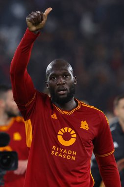 Roma, İtalya 23.12.2023: Romanyalı Romelu Lukaku, Roma 'daki Olimpiyat Stadyumu' nda AS Romanlar ve Napoli arasında oynanan İtalya Serisi A TIM 2023-2024 Şampiyonası futbol karşılaşmasının zaferini kutladı.
