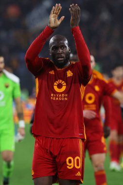 Roma, İtalya 23.12.2023: Romanyalı Romelu Lukaku, Roma 'daki Olimpiyat Stadyumu' nda AS Romanlar ve Napoli arasında oynanan İtalya Serisi A TIM 2023-2024 Şampiyonası futbol karşılaşmasının zaferini kutladı.