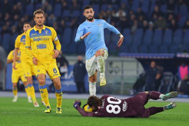Roma, İtalya 29.12.2023: Frosinone 'den Simone Romagnoli, Lazio' dan Taty Castellanos İtalyan Serisi A TIM 2023-2024 futbol karşılaşması sırasında Roma Olimpiyat Stadyumu 'nda SS Lazio' ya karşı Frosinone.