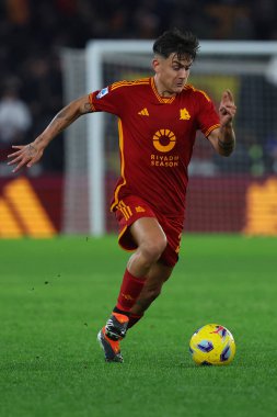 Roma, İtalya 07.01.2024: İtalyan Paulo Dybala İtalya Serie A TIM 2023-2024 şampiyonası sırasında Roma 'daki Olimpiyat Stadyumu' nda AS Roman ve Atalanta arasında oynanan futbol karşılaşması.