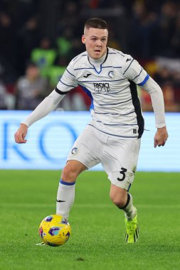 Roma, İtalya 07.01.2024: Atalantalı Emil Holm İtalya Serie A TIM 2023-2024 şampiyonası sırasında Roma 'daki Olimpiyat Stadyumu' nda AS Roman ve Atalanta arasında oynanan futbol karşılaşması.