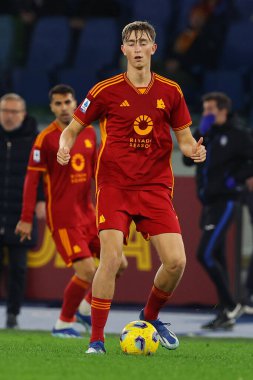 Roma, İtalya 07.01.2024: İtalyan Huijsen İtalya Serie A TIM 2023-2024 şampiyonası sırasında Roma 'daki Olimpiyat Stadyumu' nda AS Romanlar ve Atalanta arasında oynanan futbol karşılaşması.