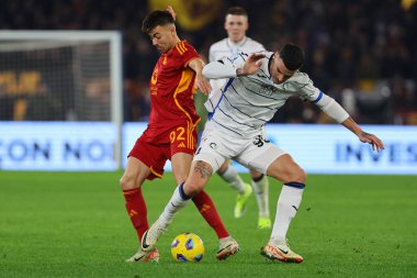 Roma, İtalya 07.01.2024: Roman Stephan El Shaarawy, Atalantalı Gianluca Scamacca İtalya Serie A TIM 2023-2024 şampiyonası sırasında Roma 'daki Olimpiyat Stadyumu' nda AS Roman ve Atalanta arasındaki futbol karşılaşması.