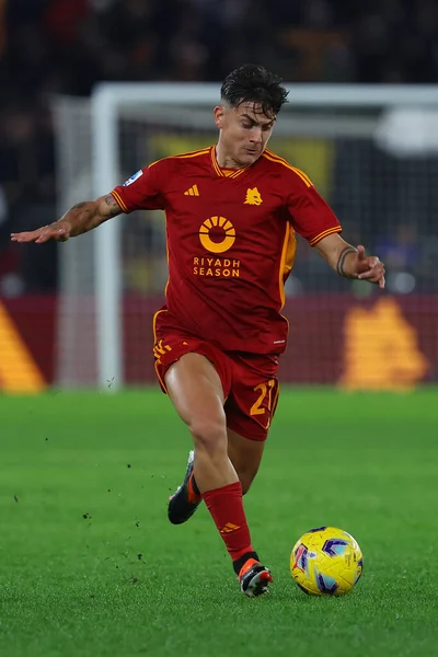 Roma, İtalya 07.01.2024: İtalyan Paulo Dybala İtalya Serie A TIM 2023-2024 şampiyonası sırasında Roma 'daki Olimpiyat Stadyumu' nda AS Roman ve Atalanta arasında oynanan futbol karşılaşması.