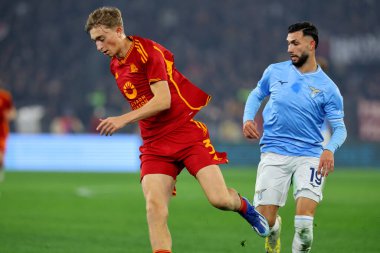 Roma, İtalya 10.01.2024: Romanlardan Huijsen, Lazio 'dan Taty Castellanos, İtalya CUP Copia Frecciarossa 2023 yılında, Roma' daki Olimpiyat Stadyumu 'nda SS LAZIO AS ROMA' ya karşı futbol karşılaşması