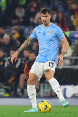 Roma, İtalya 10.01.2024: Lazio 'lu Alessio Romagnoli İtalya Futbol Ligi Coppa Italia Frecciarossa 2023, Roma' daki Olimpiyat Stadyumu 'nda SS LAZIO' ya karşı AS ROMA maçında görev yapıyor